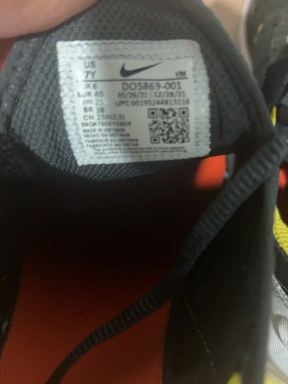 Nike Black and Yellow Air Max 270 Sneakers